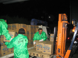 忍野村で集めた支援物資の飲料水