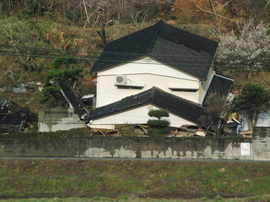 福島県いわき市　小名浜港周辺の被害状況作業03